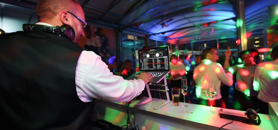 DJ Six im Einsatz auf Messestand Party/Firmenfeier DJ Firmenfeier: DJ Six im Einsatz auf Messestand Party